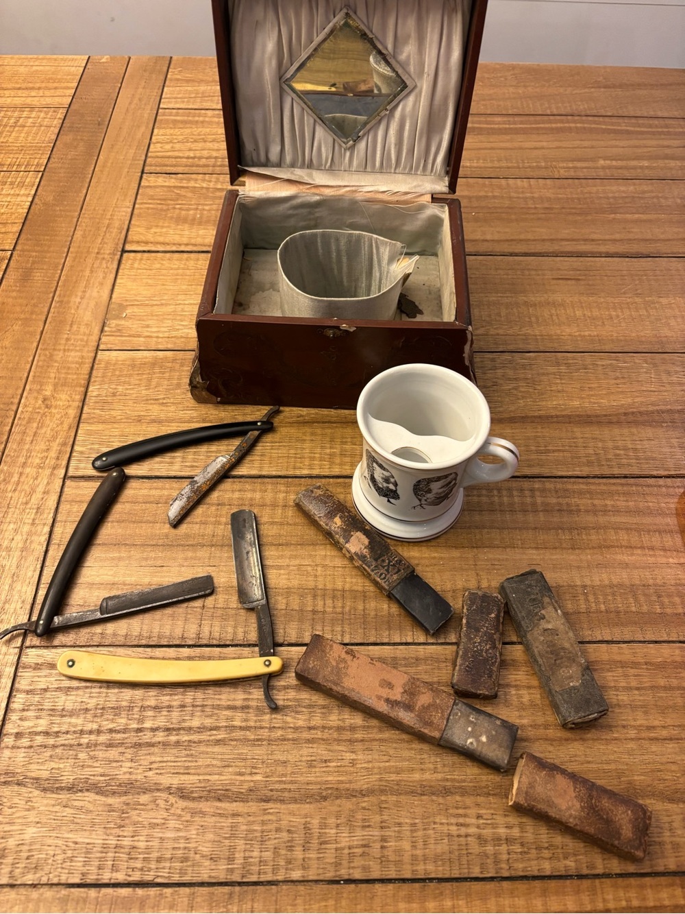 Vintage Men's shave Set with Handles and Victoria era box lot